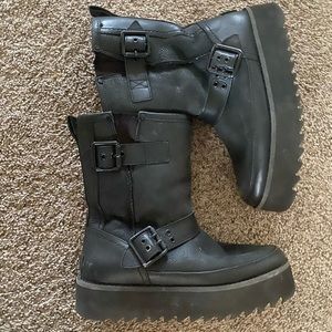Women UGG size 7, very good condition